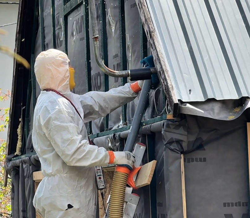 Ocieplenie domu drewnianego. Jak skutecznie obniżyć rachunki za ogrzewanie?