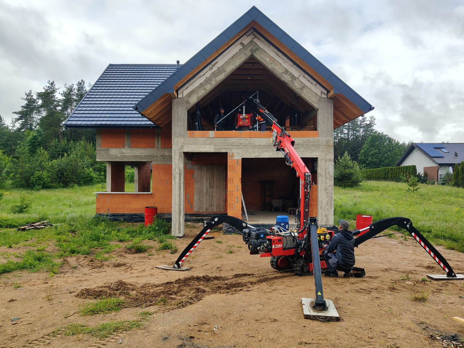 Wielkoformatowe przeszklenia w nowoczesnym domu na Suwalszczyźnie – realizacja Cels