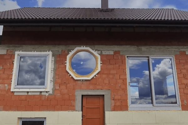 ciepły montaż okien na belkach